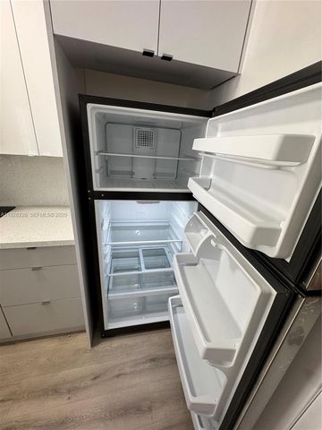 1969 NW 2nd ct 6, Miami, FL 33136