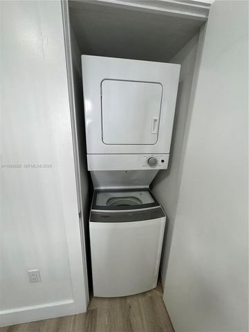 1969 NW 2nd ct 6, Miami, FL 33136