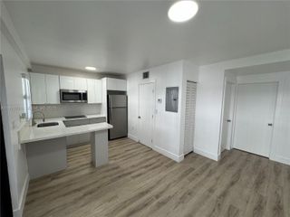 1969 NW 2nd ct 6, Miami, FL 33136