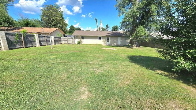 1828 S Beth Drive, Rogers, AR 72758