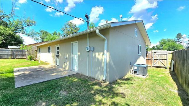1828 S Beth Drive, Rogers, AR 72758