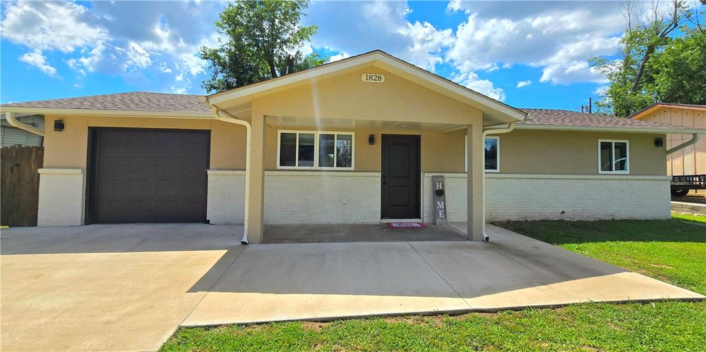 1828 S Beth Drive, Rogers, AR 72758