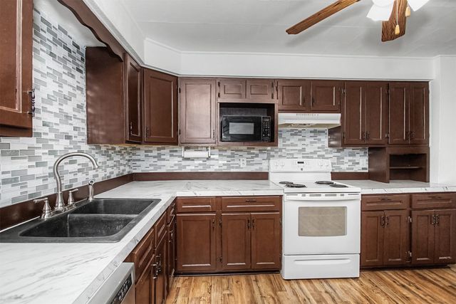 325 N Locust Street, Madrid, IA 50156