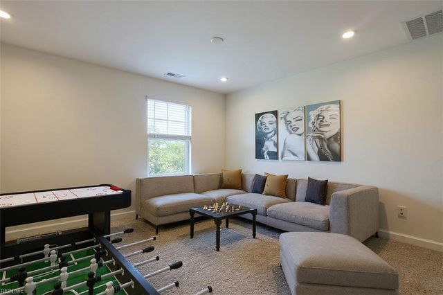 121 Meadows Landing LN, Suffolk, VA 23434