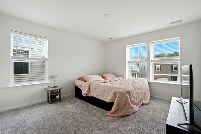 121 Meadows Landing LN, Suffolk, VA 23434