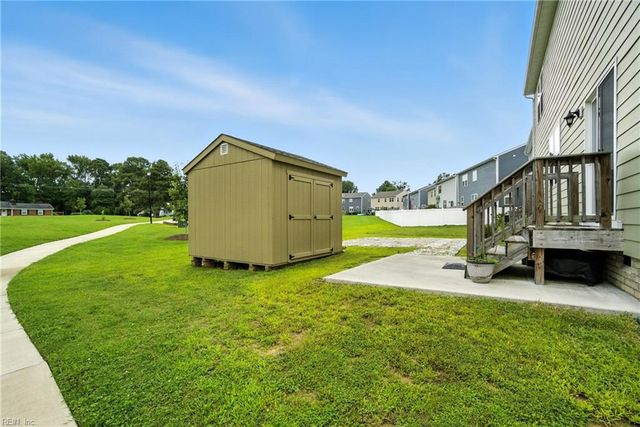 121 Meadows Landing LN, Suffolk, VA 23434