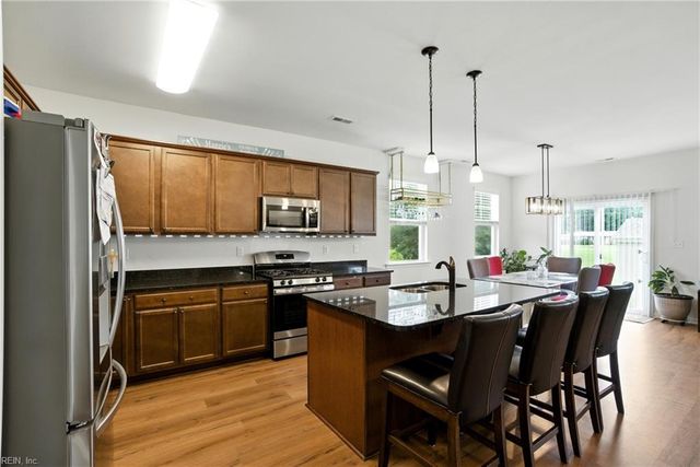 121 Meadows Landing LN, Suffolk, VA 23434