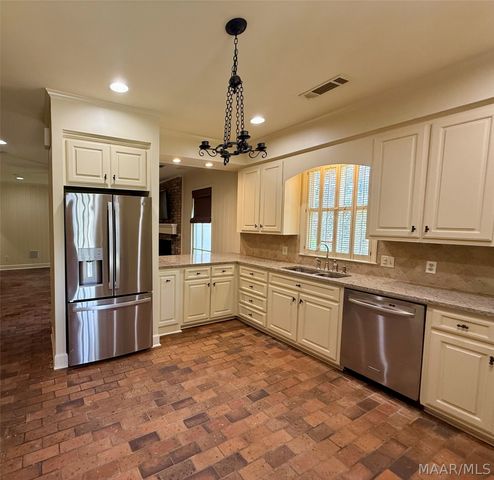 33 Creek Court, Montgomery, AL 36117