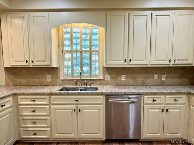33 Creek Court, Montgomery, AL 36117