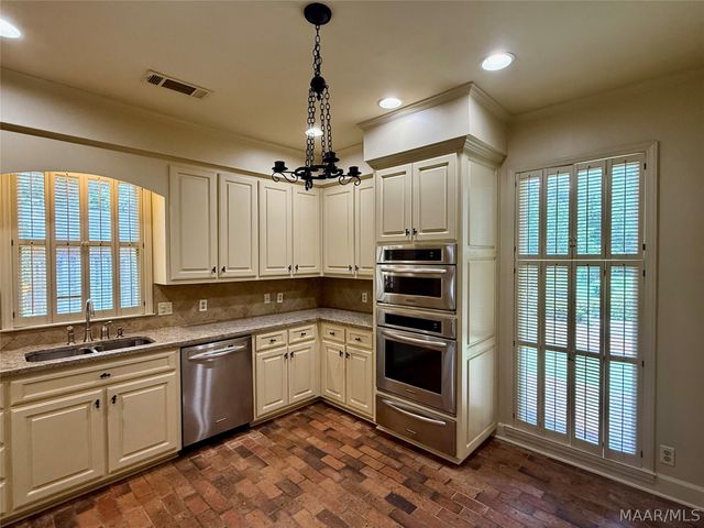 33 Creek Court, Montgomery, AL 36117