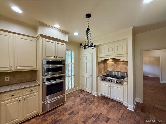 33 Creek Court, Montgomery, AL 36117