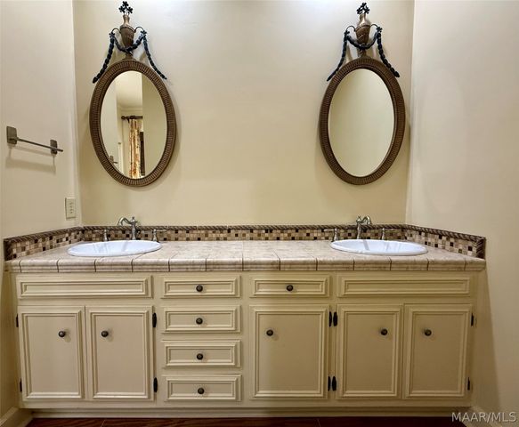 33 Creek Court, Montgomery, AL 36117