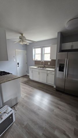 6618 19th Street 9, Berwyn, IL 60402