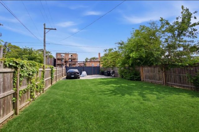 4513 W West End Avenue, Chicago, IL 60624