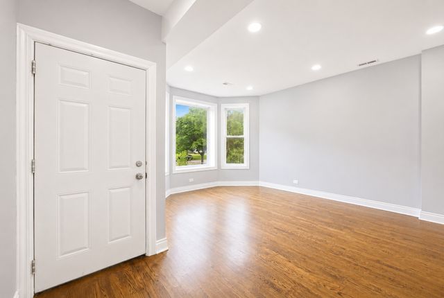 4513 W West End Avenue, Chicago, IL 60624