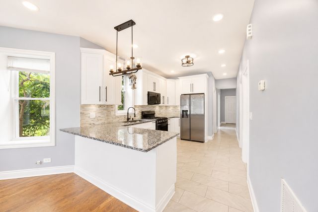 4513 W West End Avenue, Chicago, IL 60624