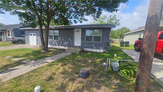 131 Algodon St, Taft, TX 78390