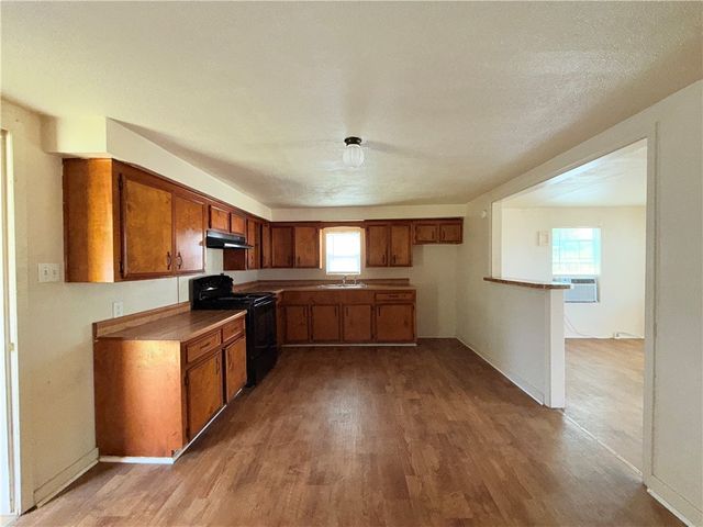131 Algodon St, Taft, TX 78390