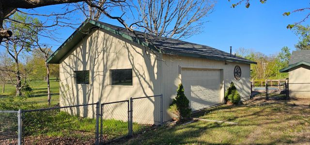 12655 Farm Road 2205 Circle, Cassville, MO 65625