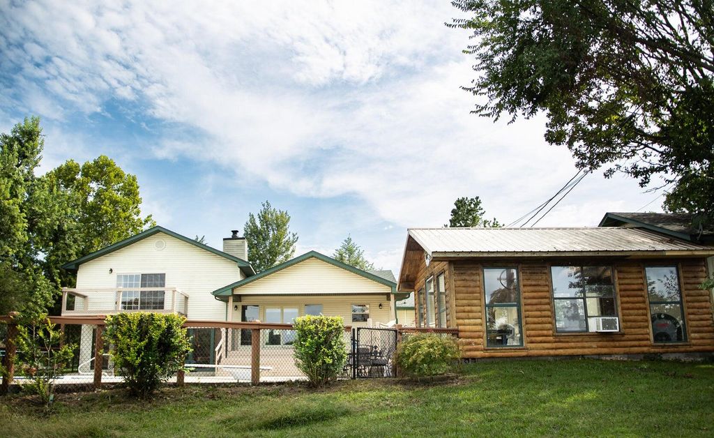 12655 Farm Road 2205 Circle, Cassville, MO 65625