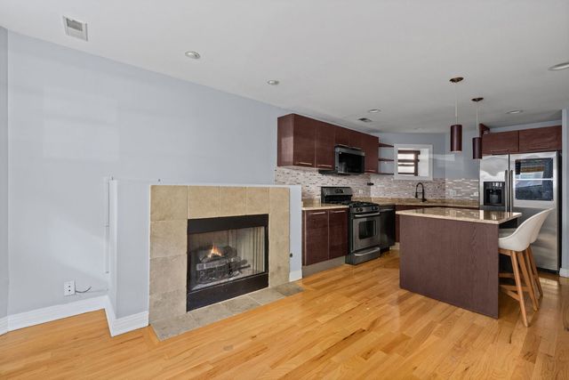 809 W Bradley Place G, Chicago, IL 60613