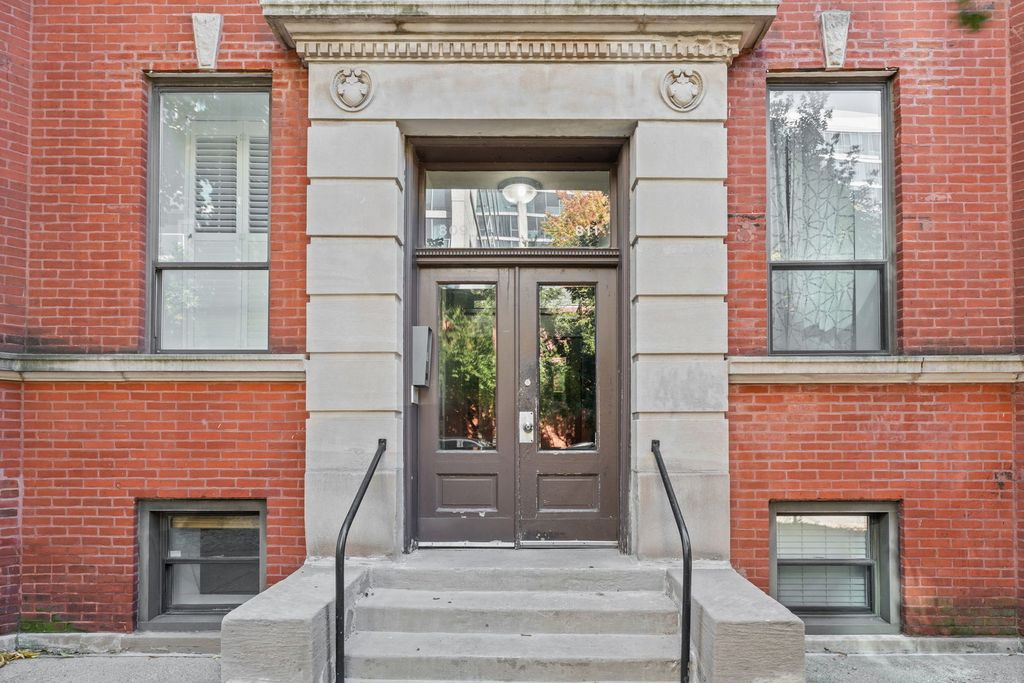 809 W Bradley Place G, Chicago, IL 60613