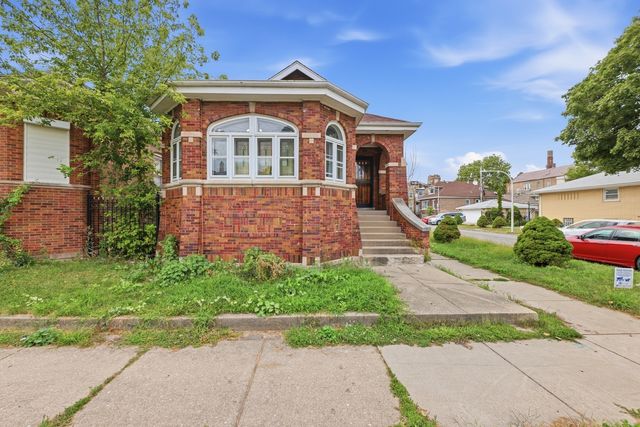5700 S Maplewood Avenue, Chicago, IL 60629