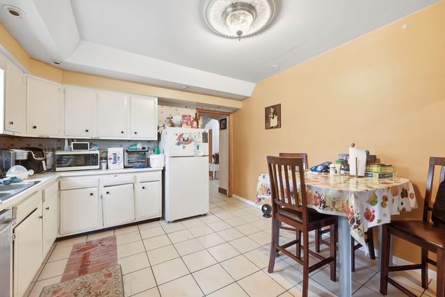 5700 S Maplewood Avenue, Chicago, IL 60629