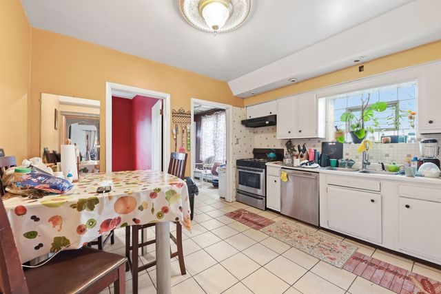 5700 S Maplewood Avenue, Chicago, IL 60629
