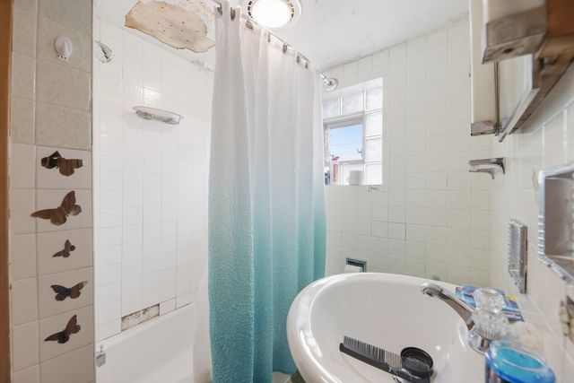 5700 S Maplewood Avenue, Chicago, IL 60629