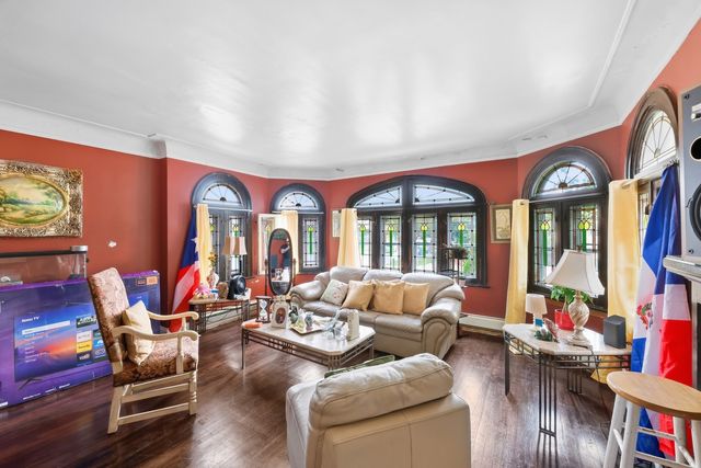 5700 S Maplewood Avenue, Chicago, IL 60629