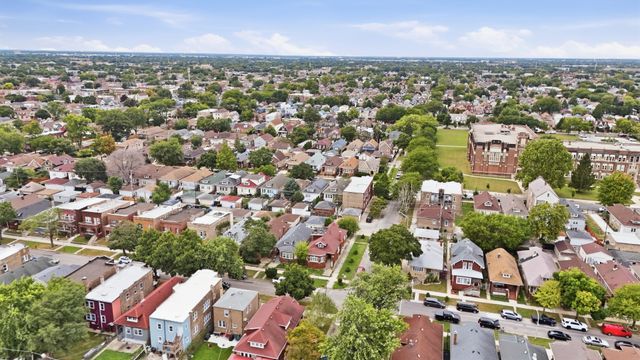 5700 S Maplewood Avenue, Chicago, IL 60629