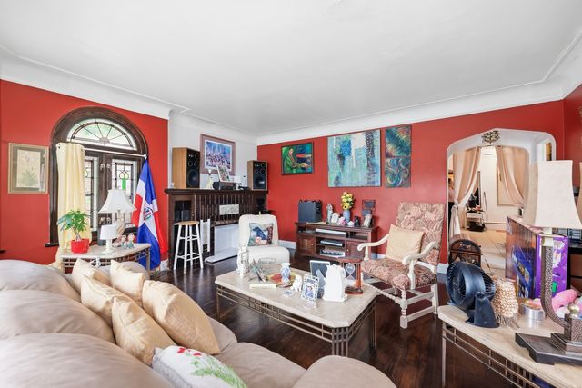 5700 S Maplewood Avenue, Chicago, IL 60629
