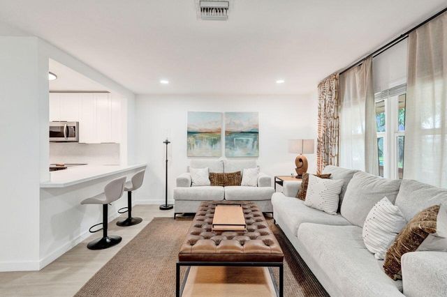 207 Salisbury I, West Palm Beach, FL 33417