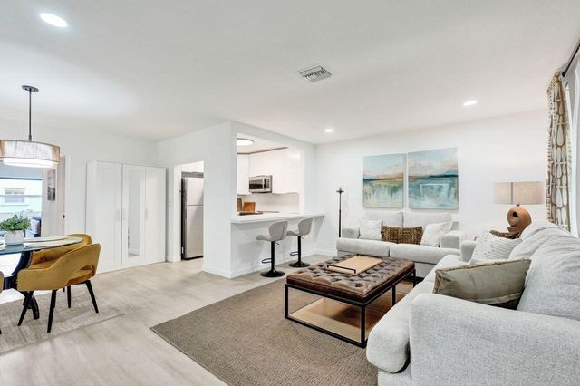 207 Salisbury I, West Palm Beach, FL 33417
