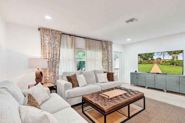 207 Salisbury I, West Palm Beach, FL 33417