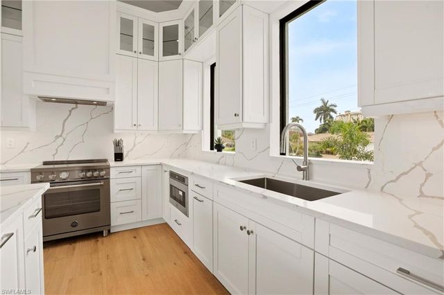211 Landmark ST, Marco Island, FL 34145