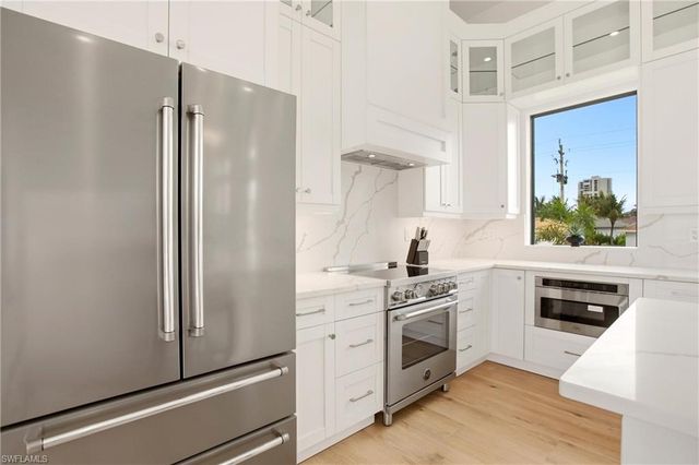 211 Landmark ST, Marco Island, FL 34145