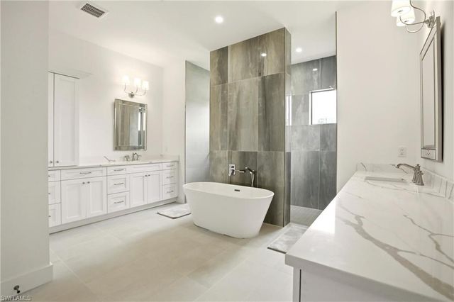 211 Landmark ST, Marco Island, FL 34145