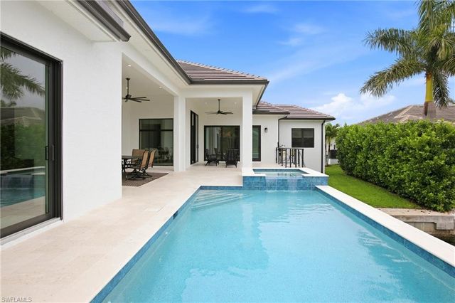211 Landmark ST, Marco Island, FL 34145