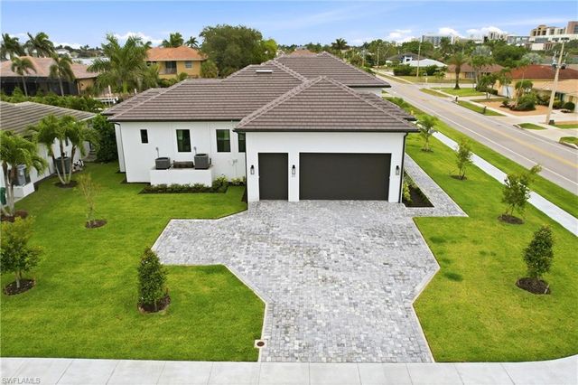 211 Landmark ST, Marco Island, FL 34145