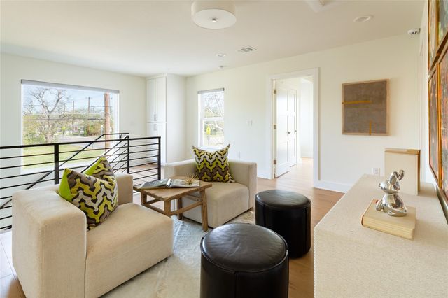 709 W St Elmo RD 1, Austin, TX 78745