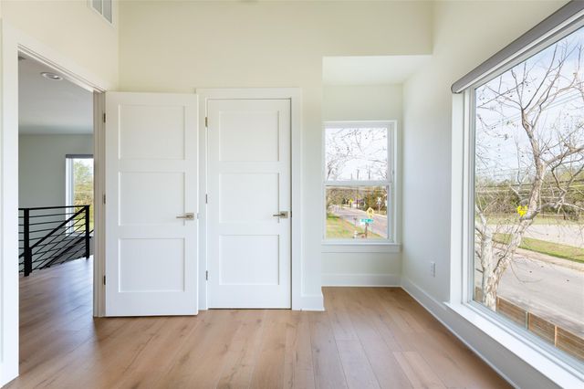 709 W St Elmo RD 1, Austin, TX 78745