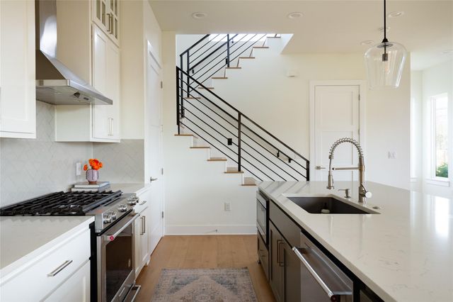 709 W St Elmo RD 1, Austin, TX 78745