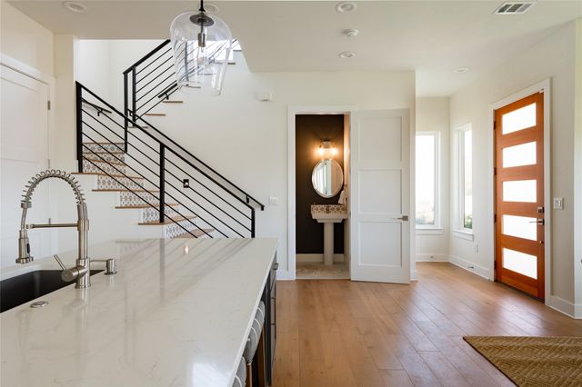 709 W St Elmo RD 1, Austin, TX 78745