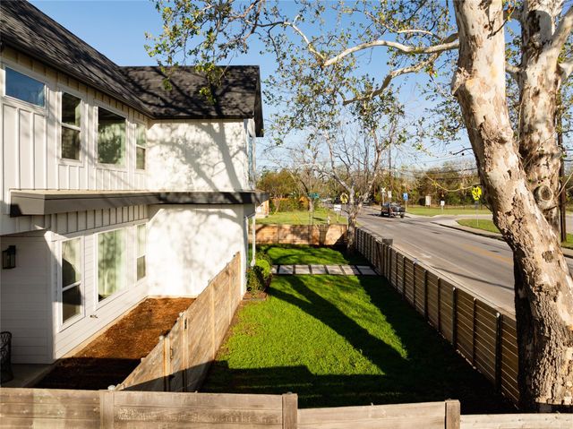 709 W St Elmo RD 1, Austin, TX 78745