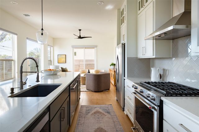 709 W St Elmo RD 1, Austin, TX 78745