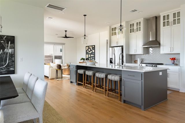 709 W St Elmo RD 1, Austin, TX 78745