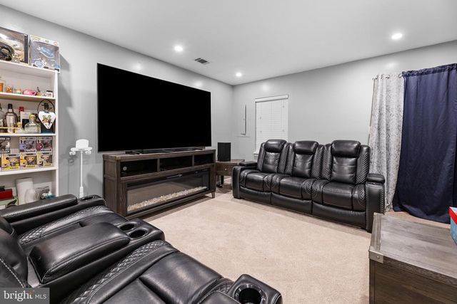 4248 ASHMERE CIR, Dumfries, VA 22025