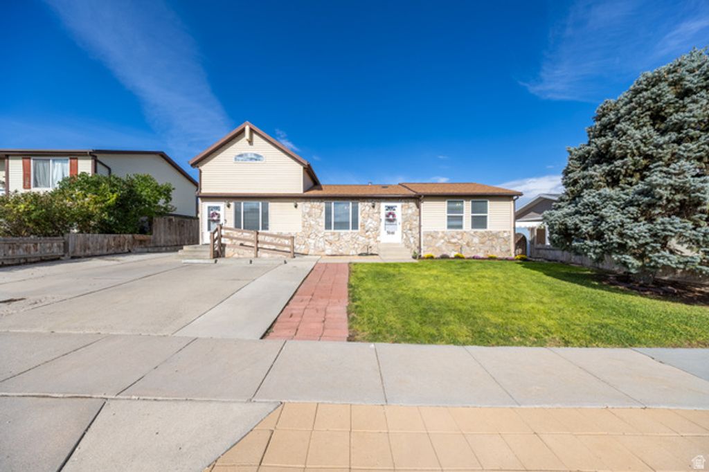 3646 S BUCKEROO DR, Magna, UT 84044 — photo 2